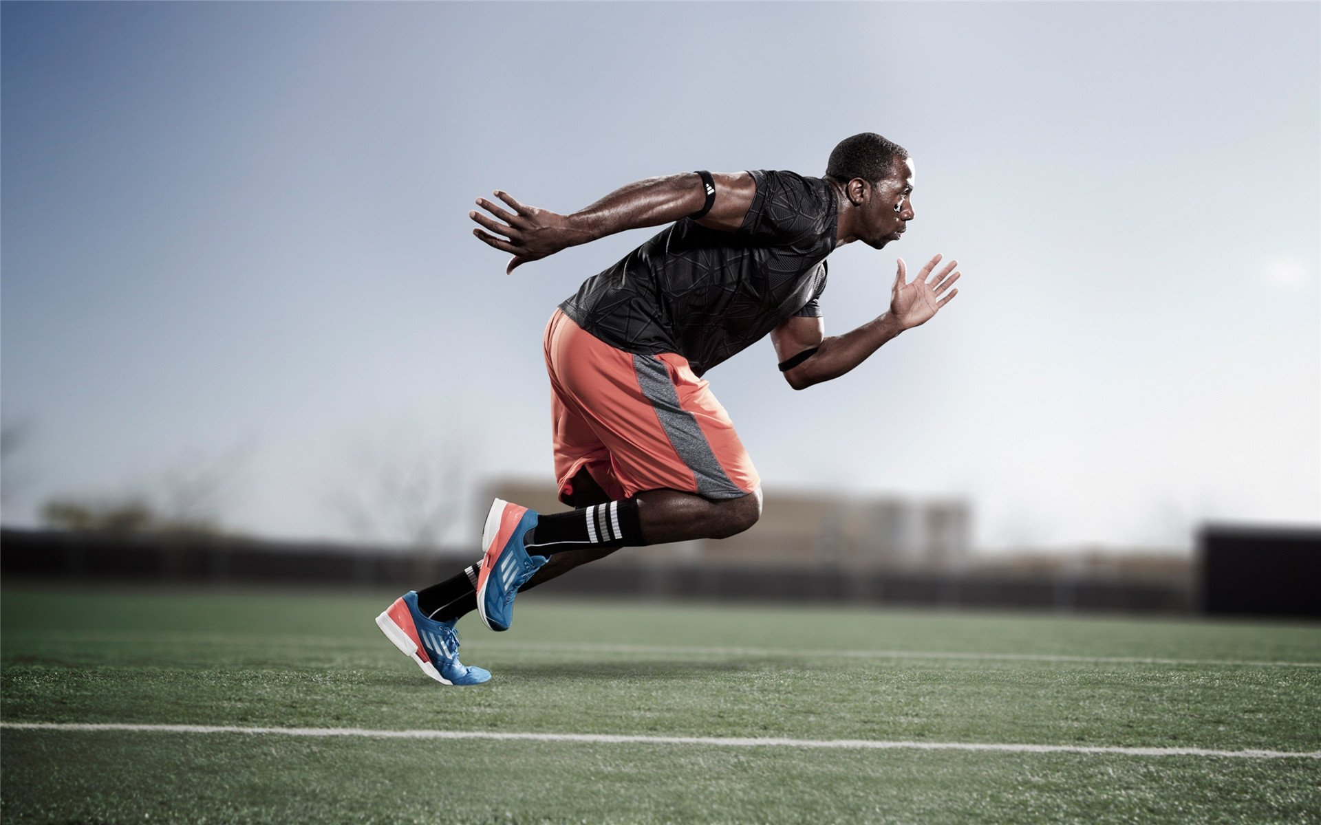 体育产业转型升级背景下人才培养机制研究，简述体育产业转移的形式与路径